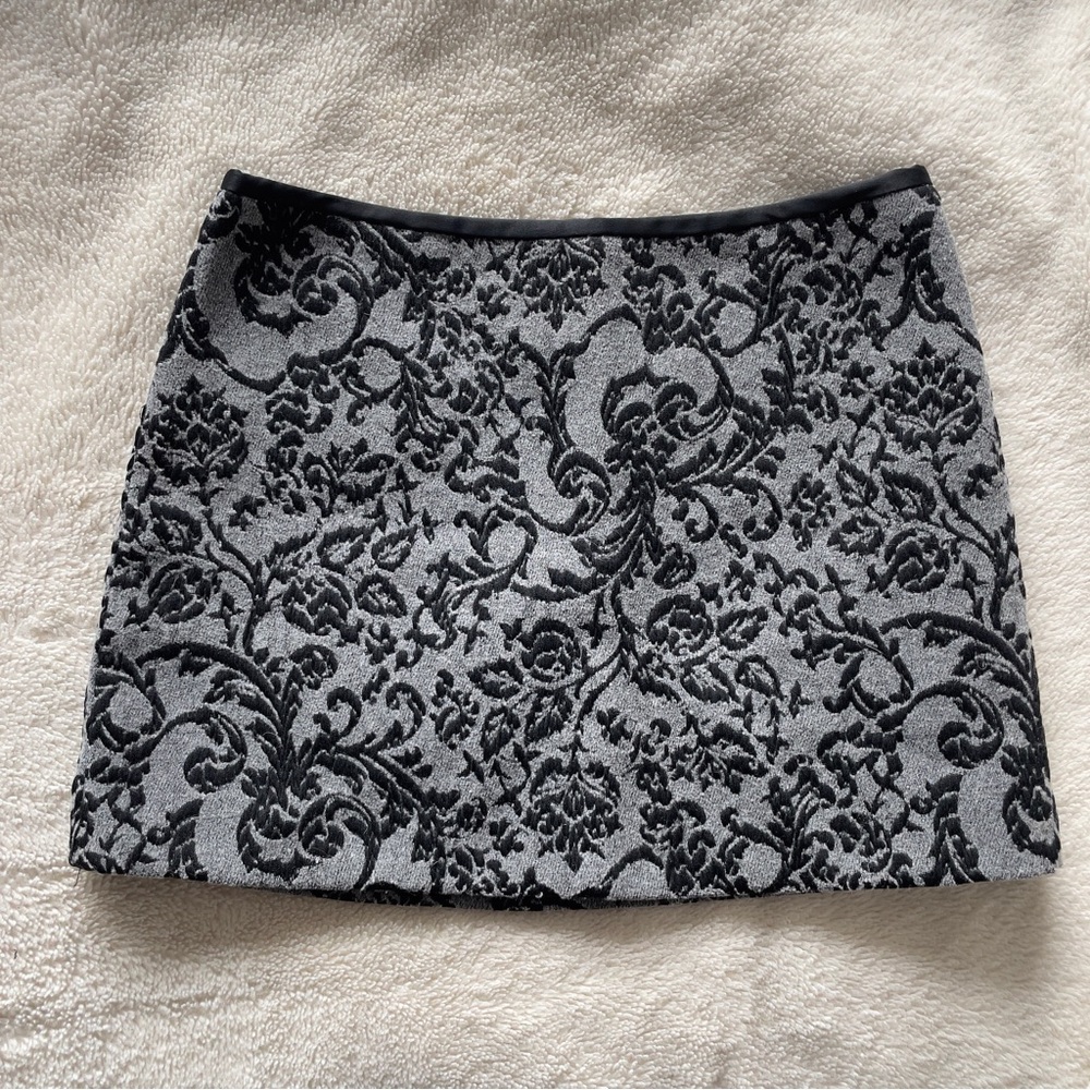 Grey & black floral wool knit mini skirt with leather waist trim | Size M